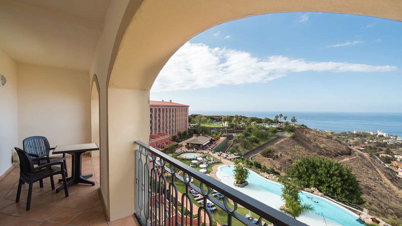 rooms-two-bedroom-suite-sea-view