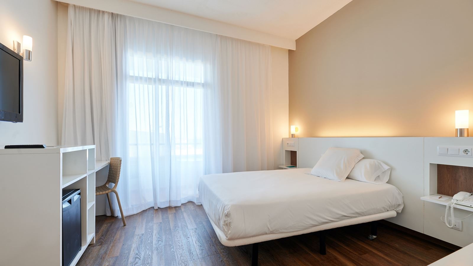 rooms-single-room-balcony