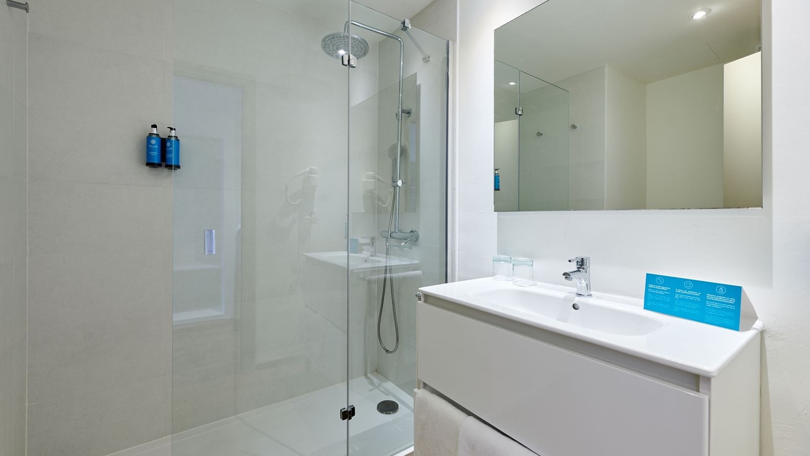 rooms-single-room-balcony