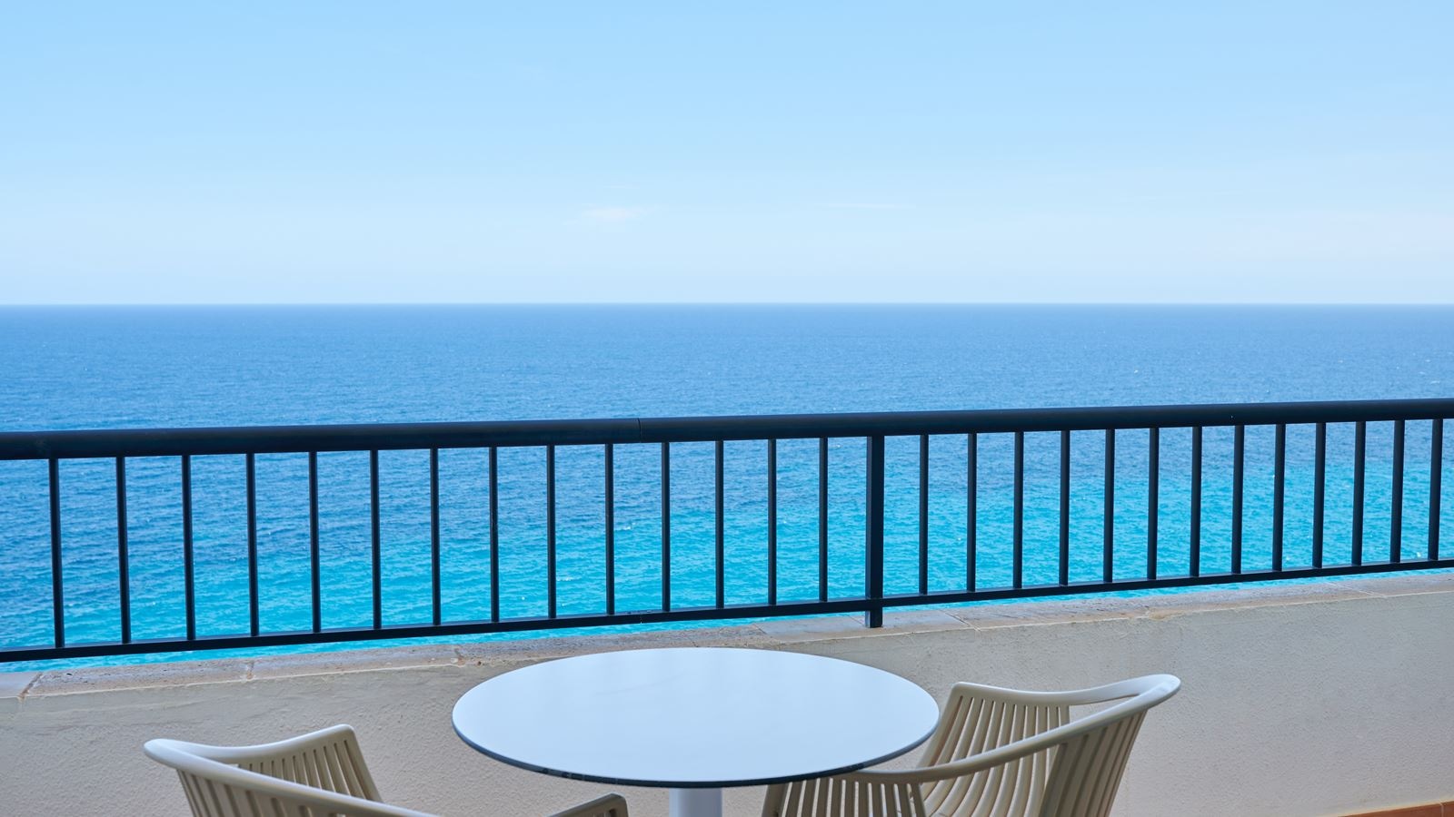 rooms-double-frontal-sea-view-balcony-comfort