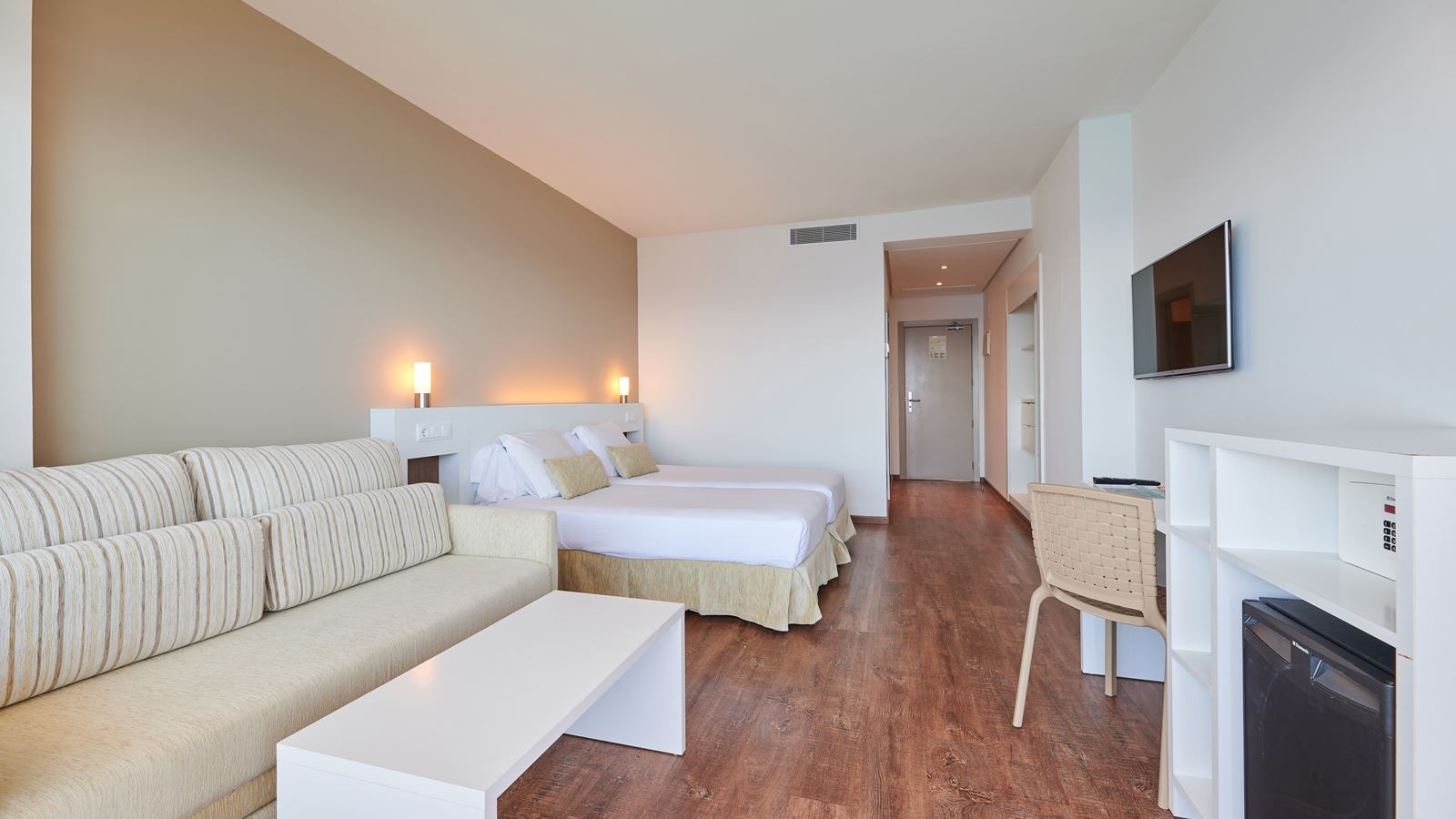 rooms-double-frontal-sea-view-balcony-comfort