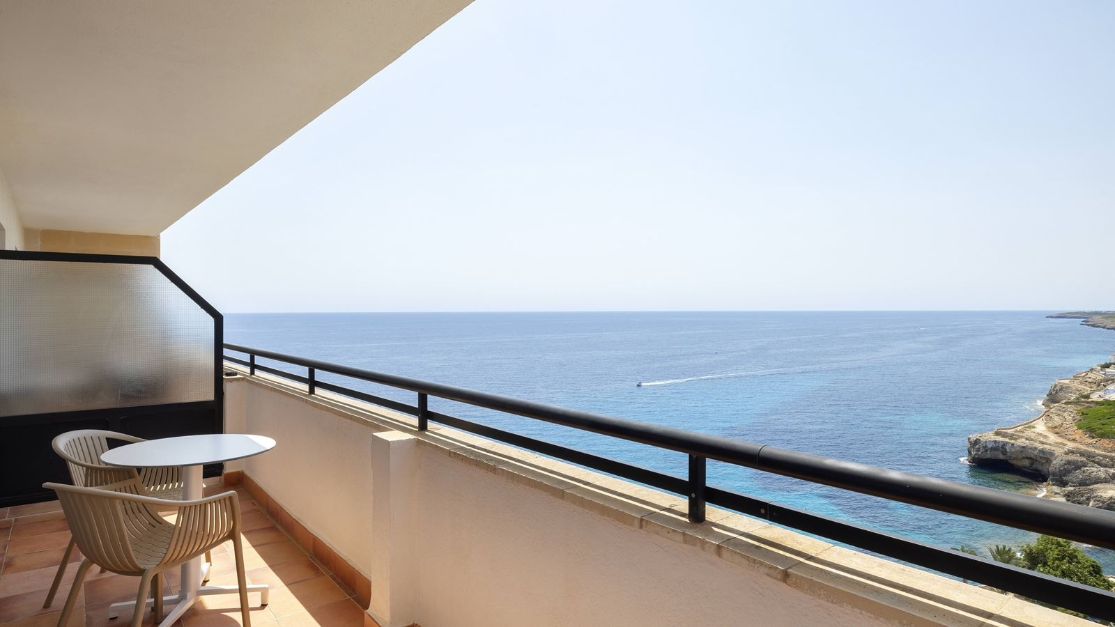 rooms-junior-suite-sea-view-balcony