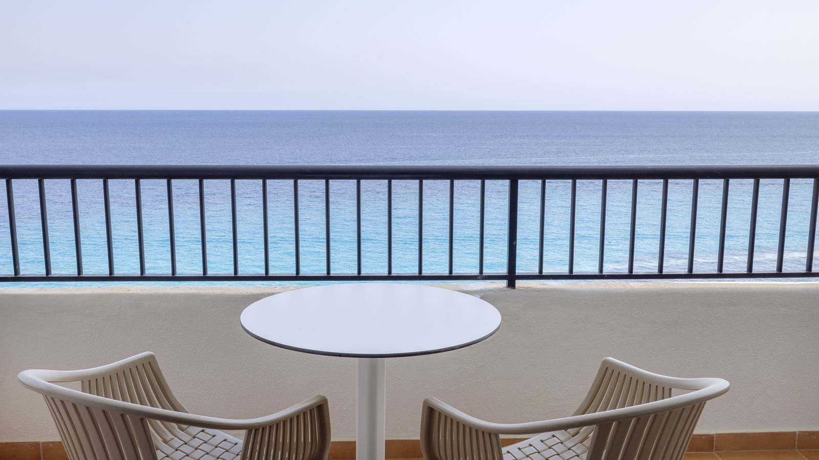 rooms-my-favourite-club-double-frontal-sea-view-9th-floor