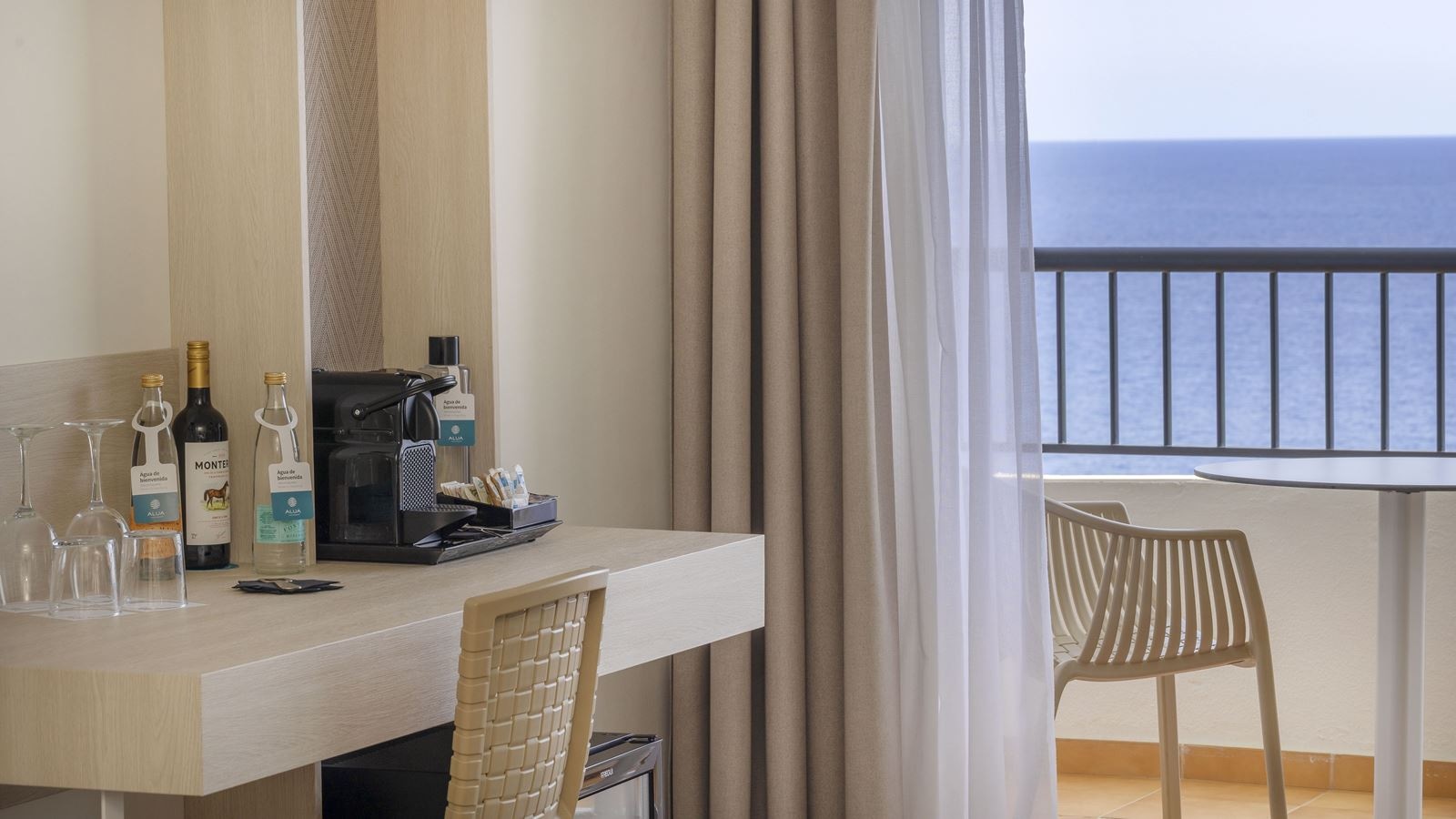 rooms-my-favourite-club-double-frontal-sea-view-9th-floor