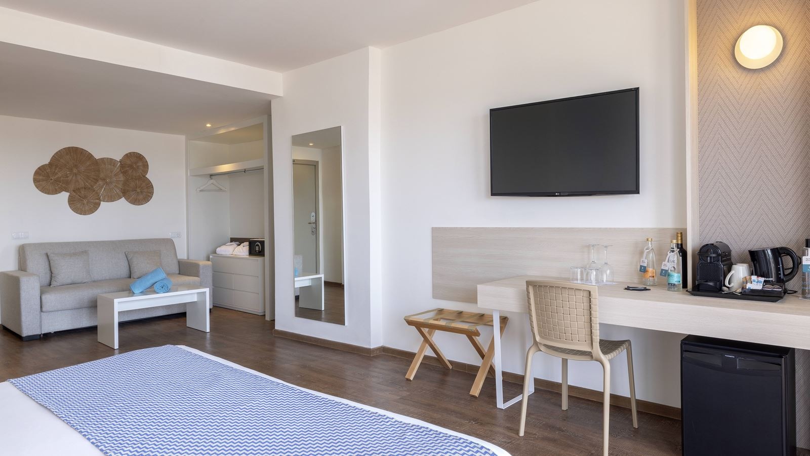 rooms-my-favourite-club-junior-suite-sea-view-balcony