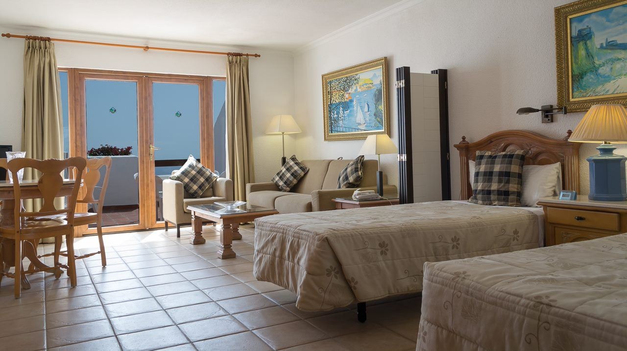 rooms-studio-balcony-or-terrace