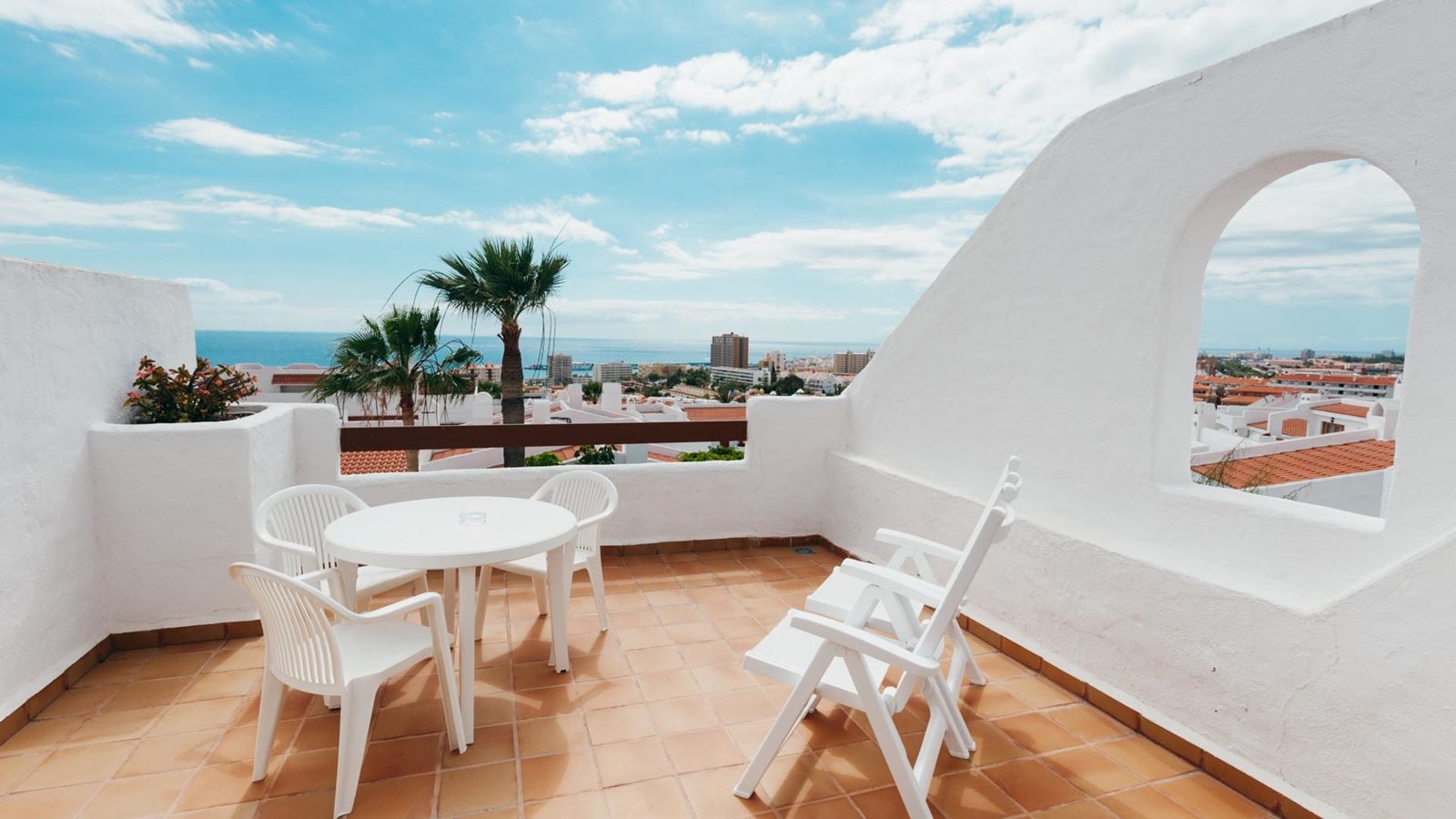 rooms-apartment1-bedroom-balcony-or-terrace