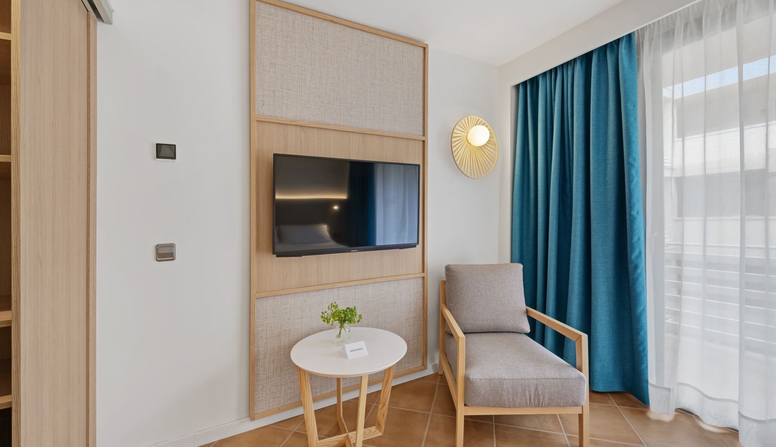 rooms-room-family-balcony