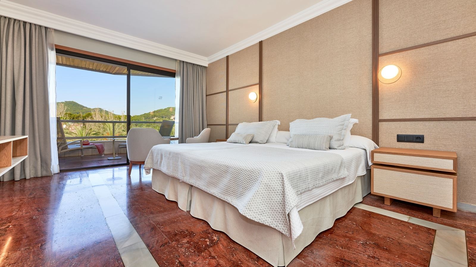 rooms-royal-pool-view-room-with-balcony