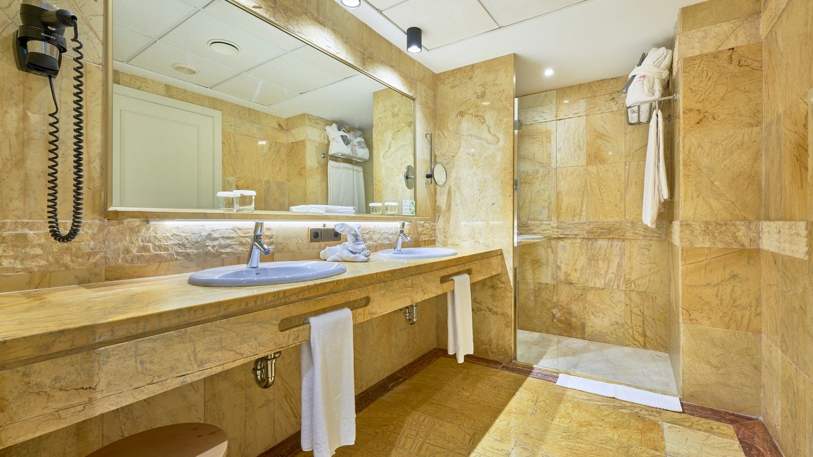 rooms-royal-room-with-balcony