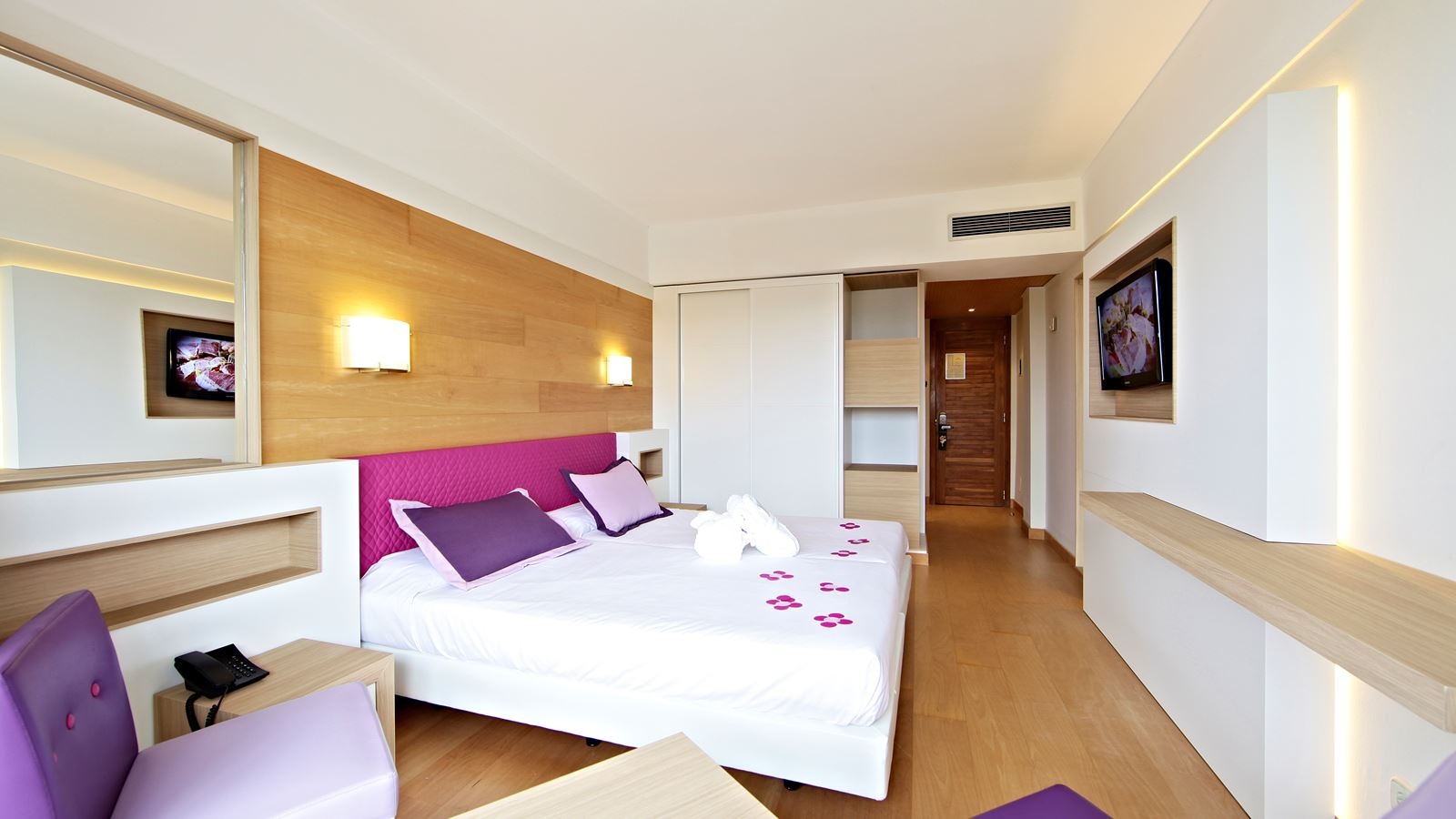 rooms-standard-room-with-balcony