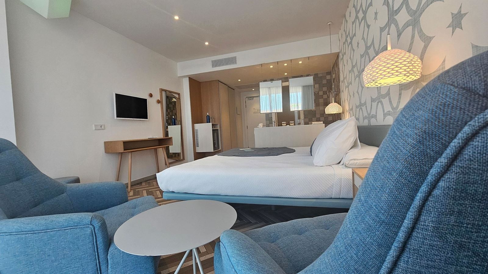 rooms-double-superior-lateral-sea-view-balcony