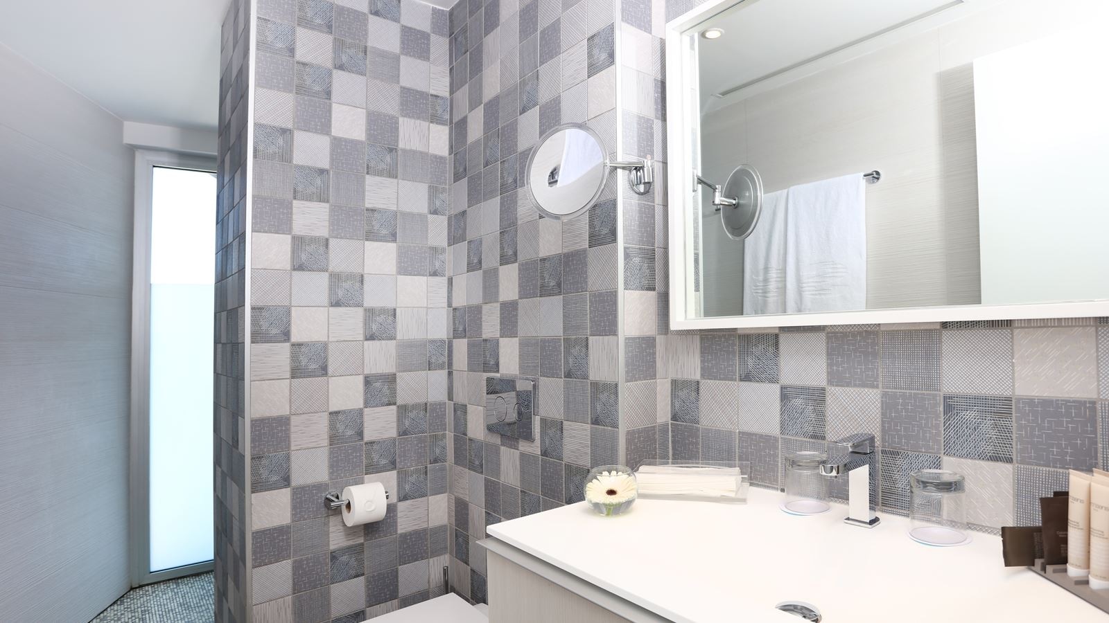 rooms-double-room-with-jacuzzi-with-balcony-or-terrace