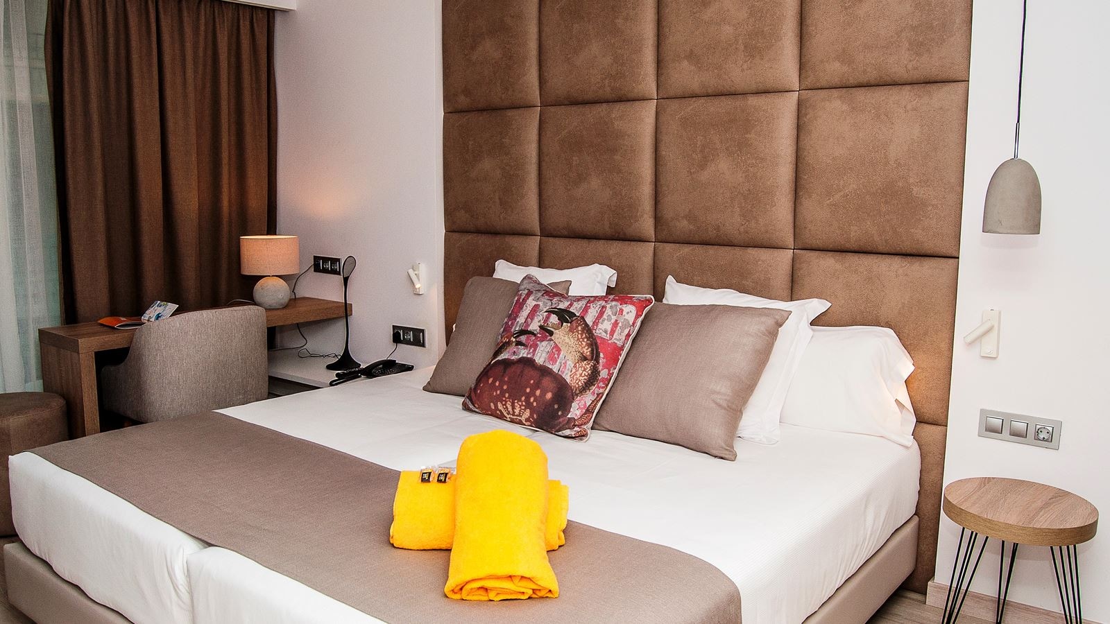 rooms-double-twin-room-balcony-or-terrace