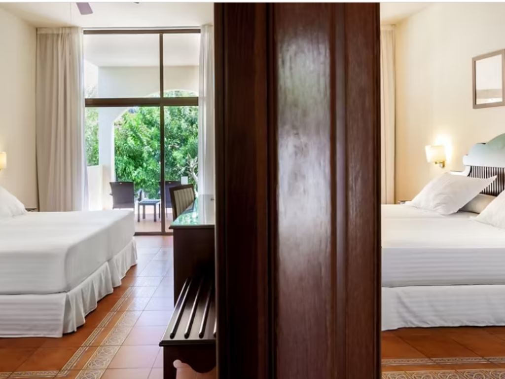 rooms-family-2-rooms-with-connecting-door-balcony-or-terrace