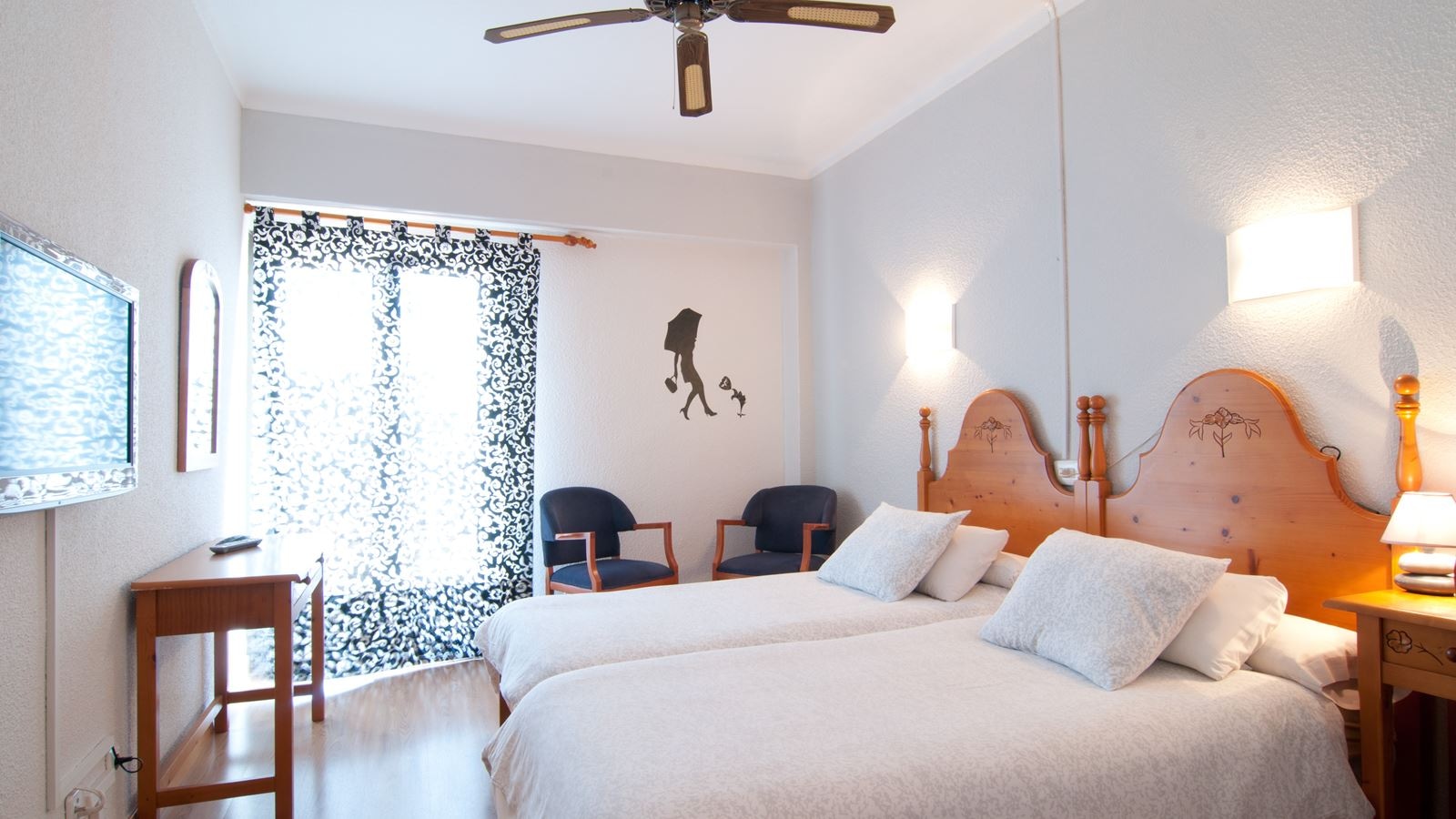 rooms-standard-room-balcony-or-terrace