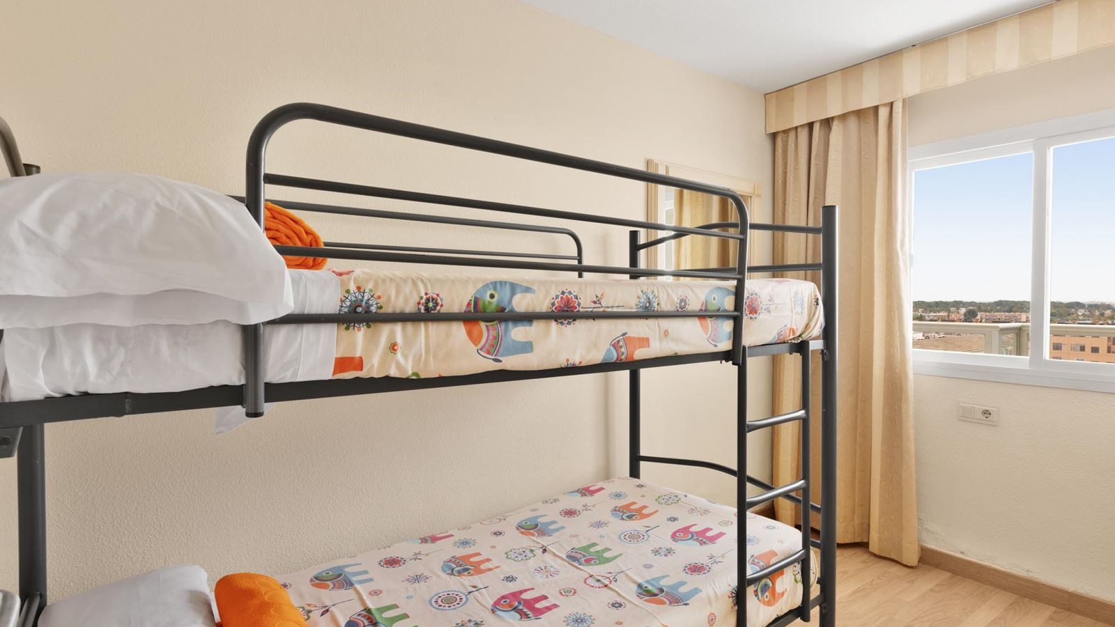 rooms-apt-2-bedrooms-balcony-or-terrace