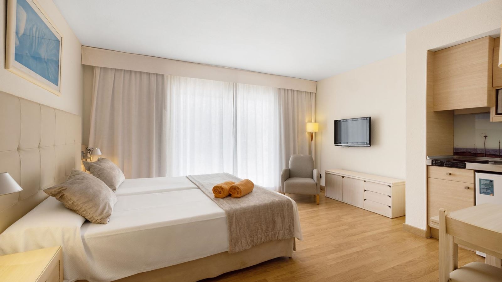 rooms-studio-balcony-or-terrace