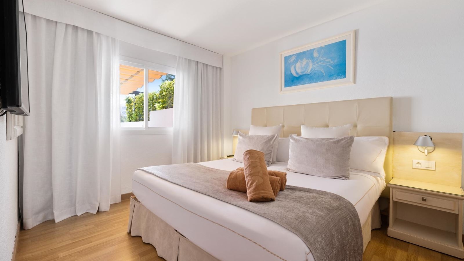 rooms-apt-1-bedroom-plunge-pool-selection-club-balcony-or-terrace