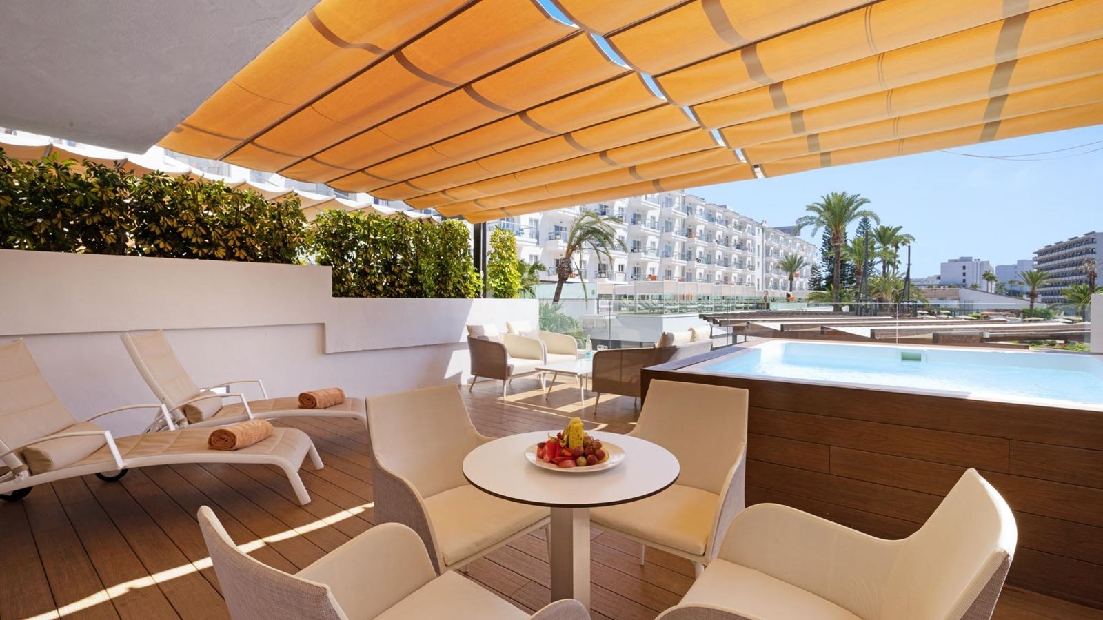 rooms-apt-1-bedroom-plunge-pool-selection-club-balcony-or-terrace