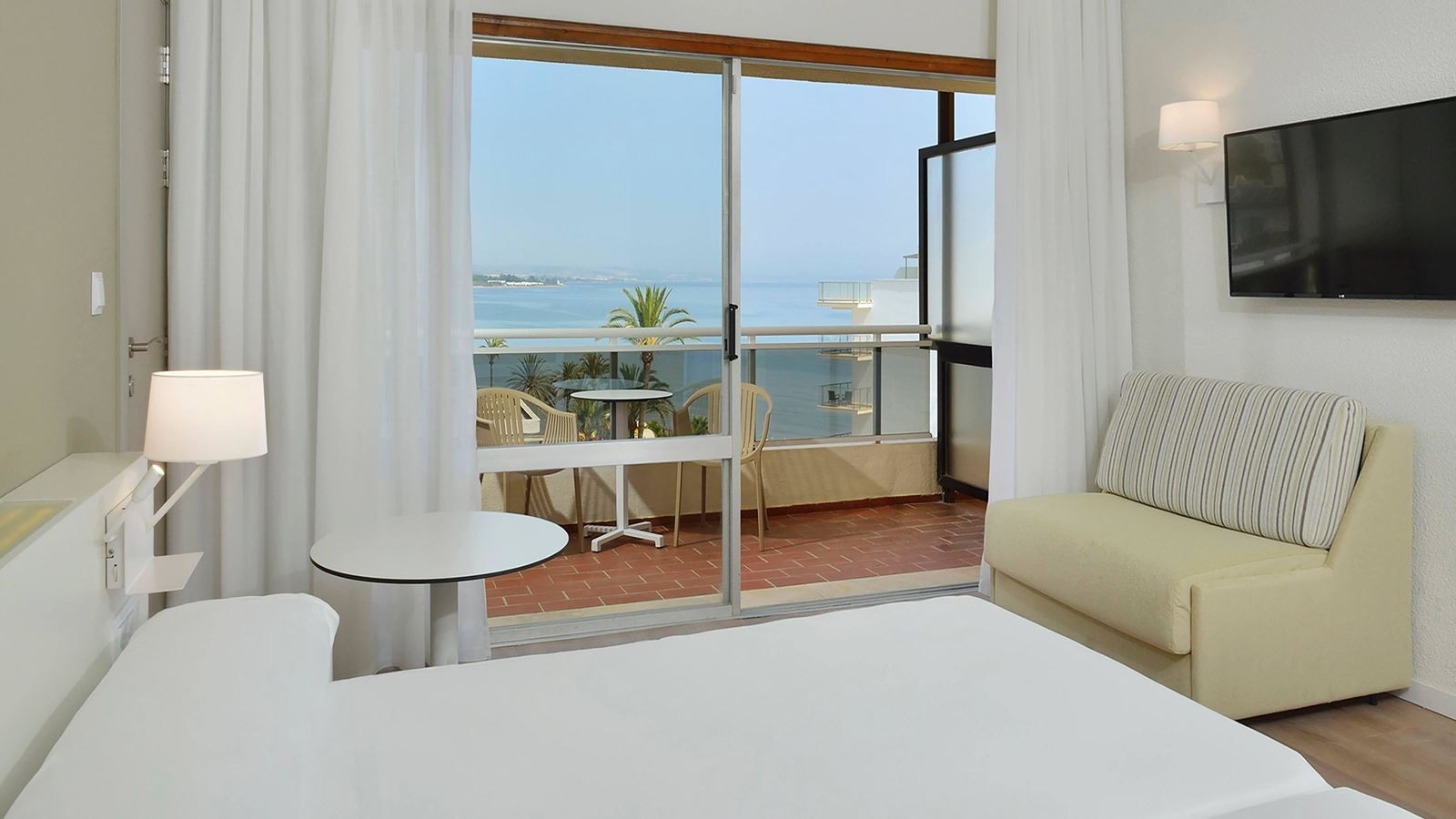 rooms-double-sea-view-with-balcony-or-terrace