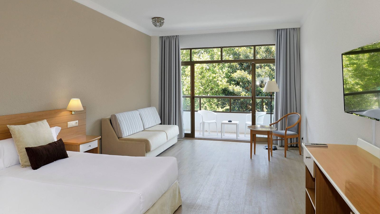 rooms-family-room-lateral-sea-view