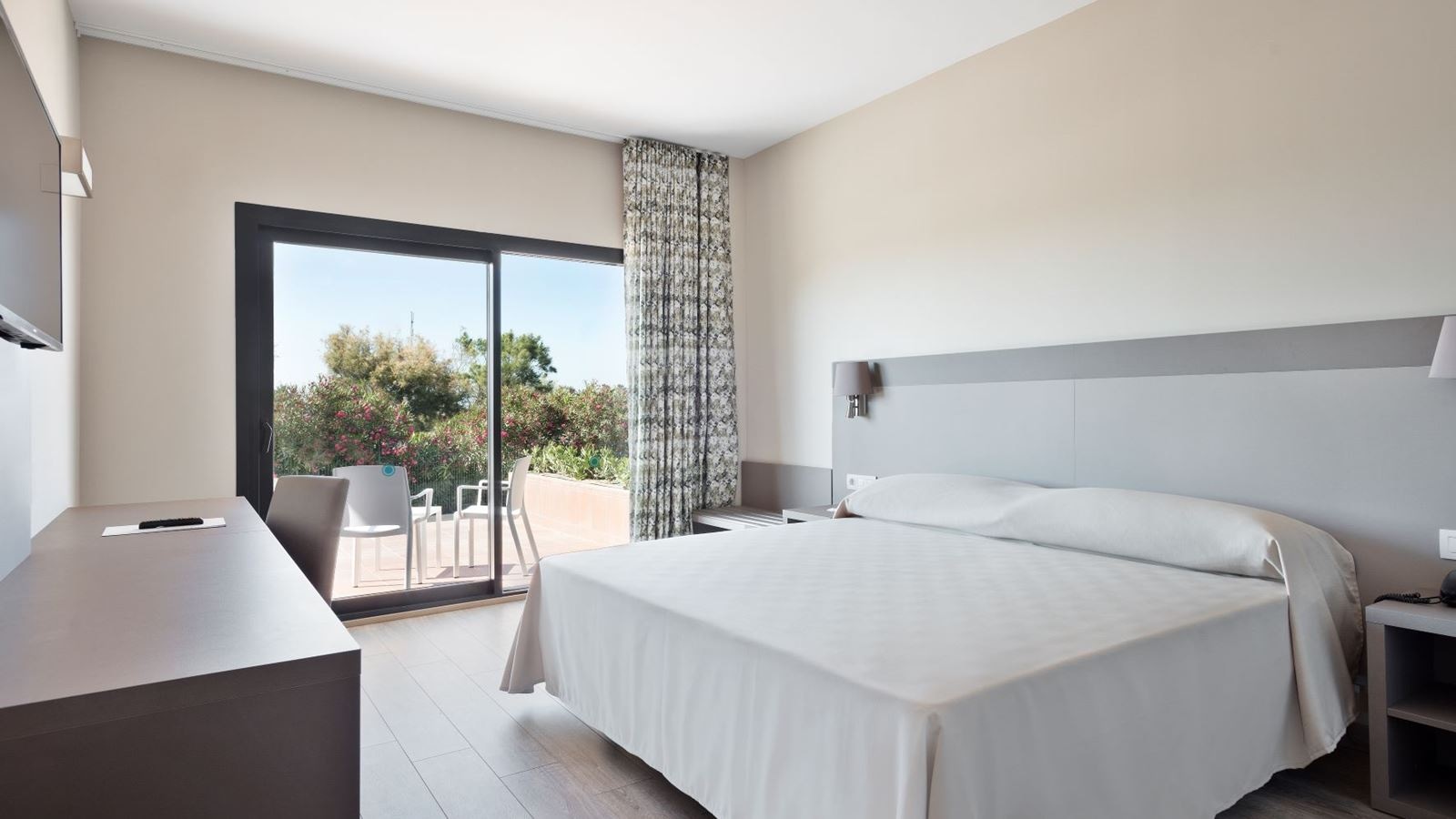 rooms-double-king-room-balcony-or-terrace