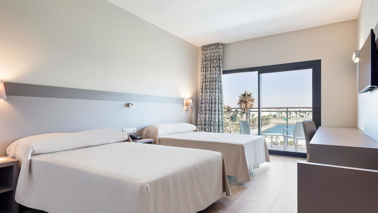 rooms-double-king-room-balcony-or-terrace