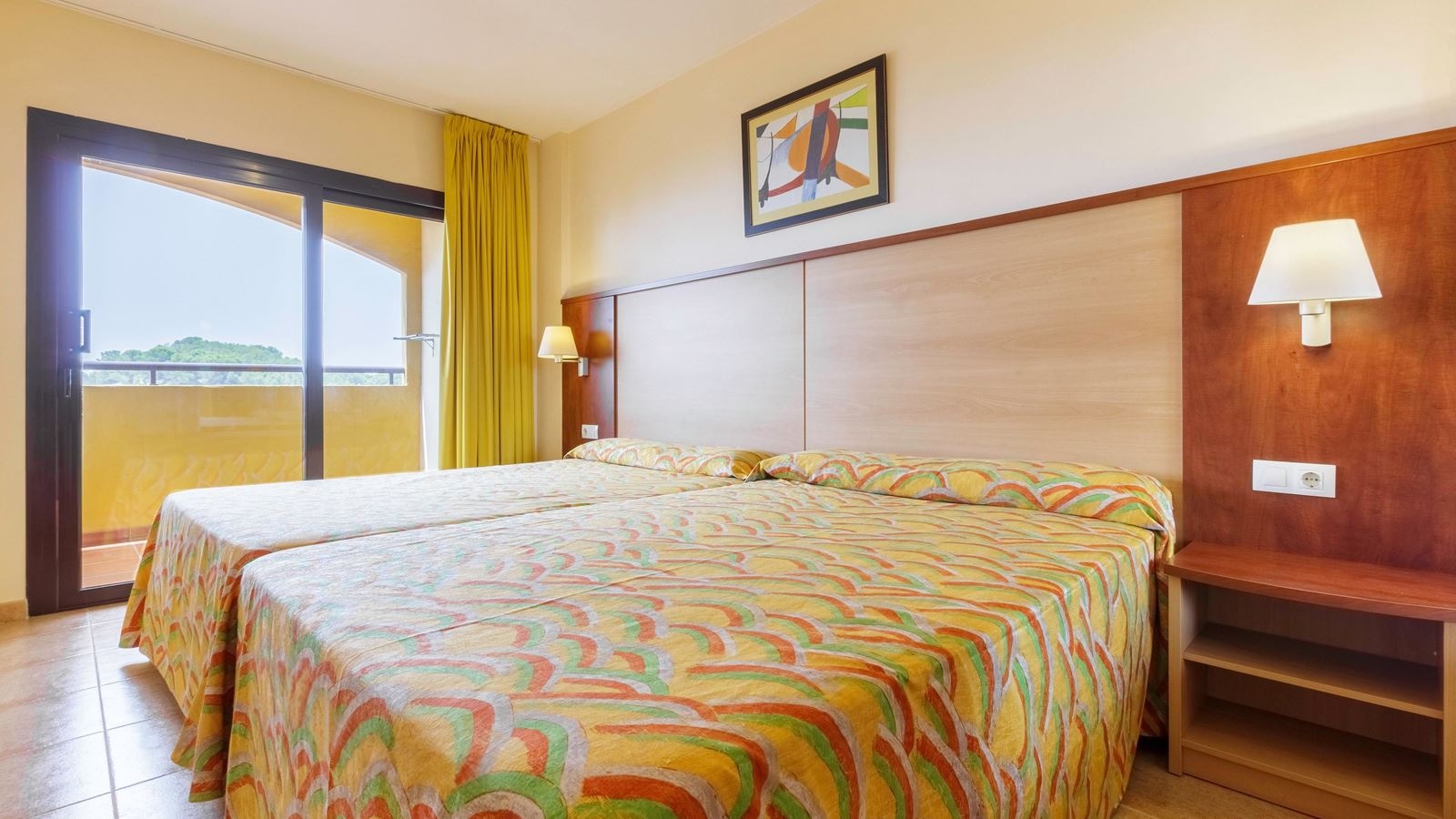 rooms-apartment-46-balcony-or-terrace