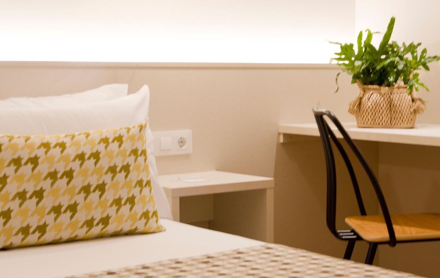 rooms-double-room-pool-view