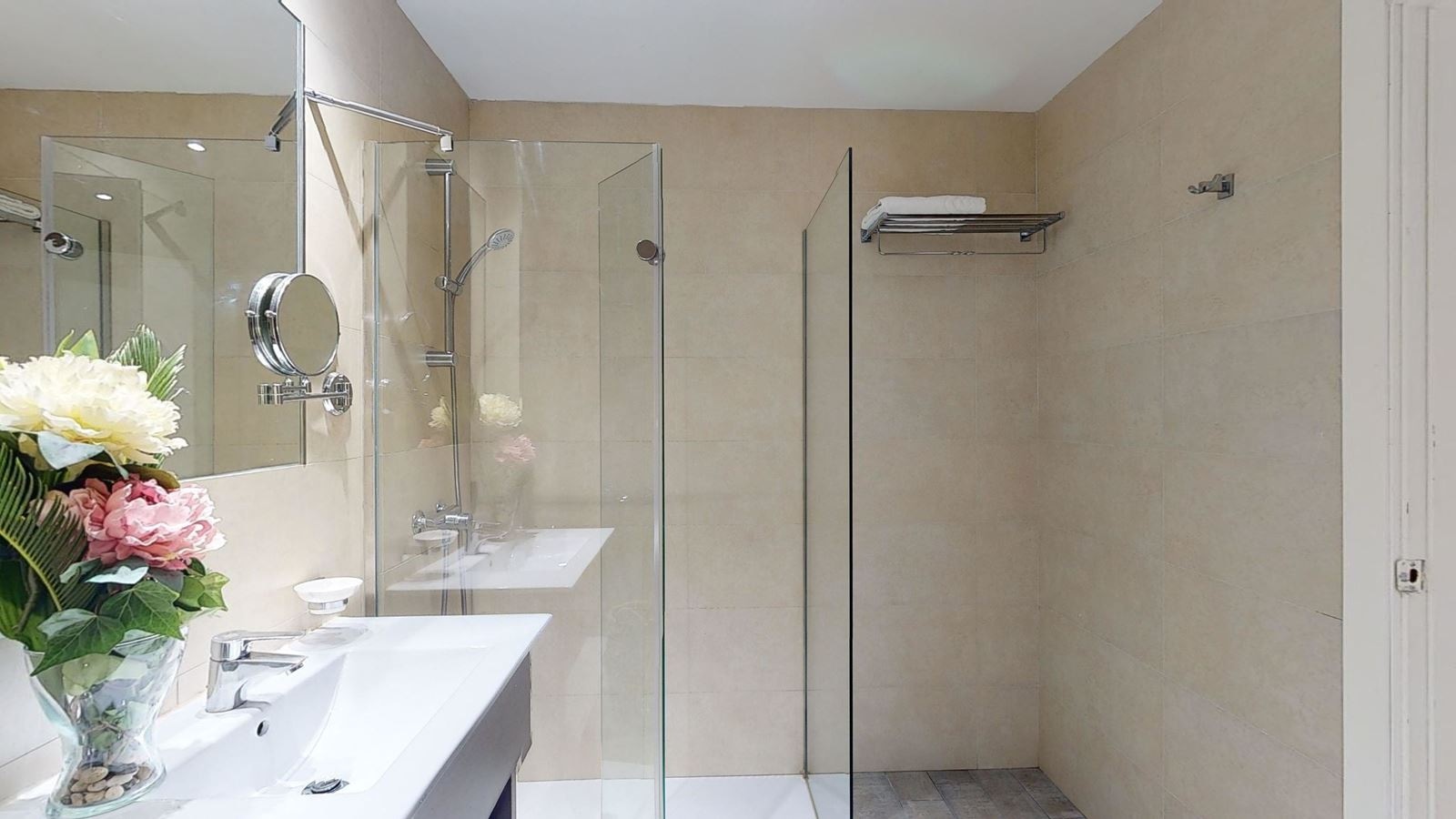 rooms-double-single-use-balcony-or-terrace