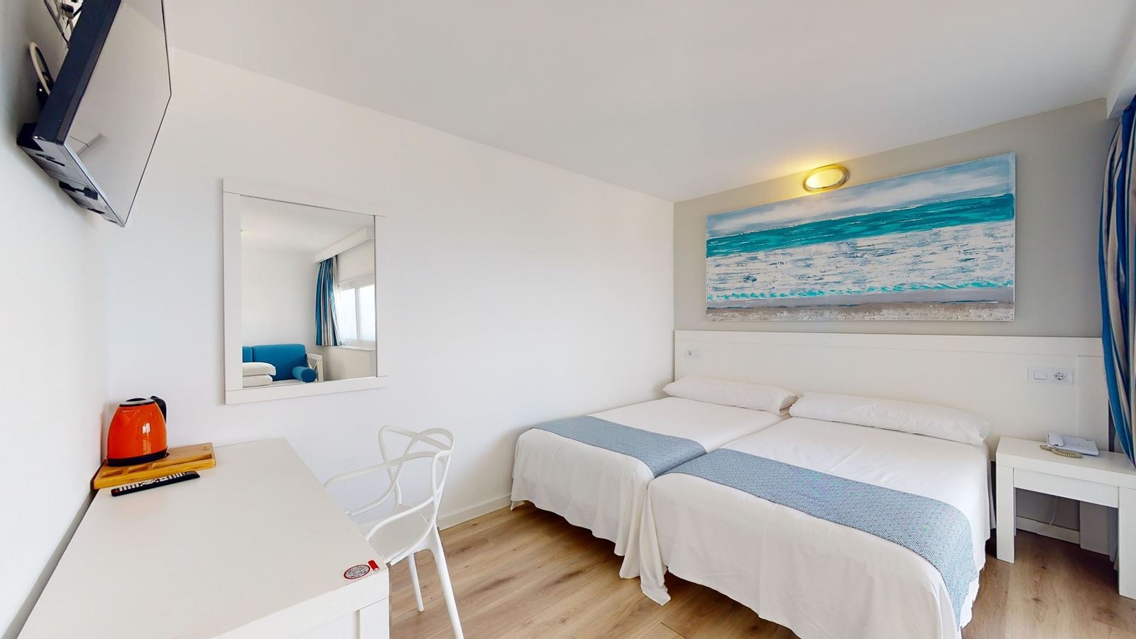 rooms-room-family-balcony-or-terrace