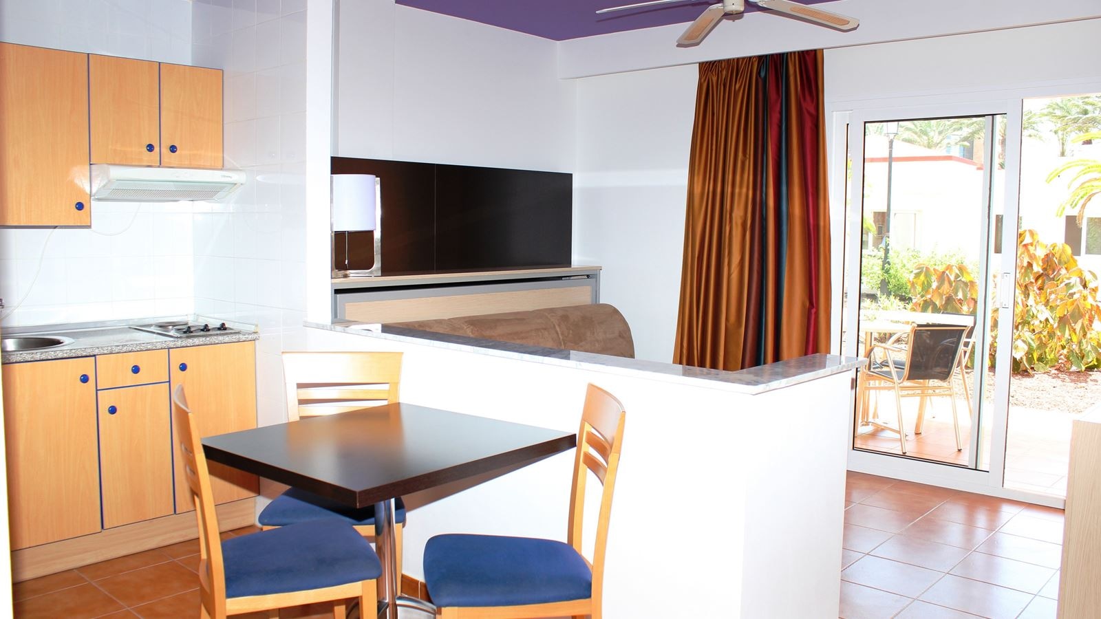 rooms-apartment-1-bedroom-balcony-or-terrace