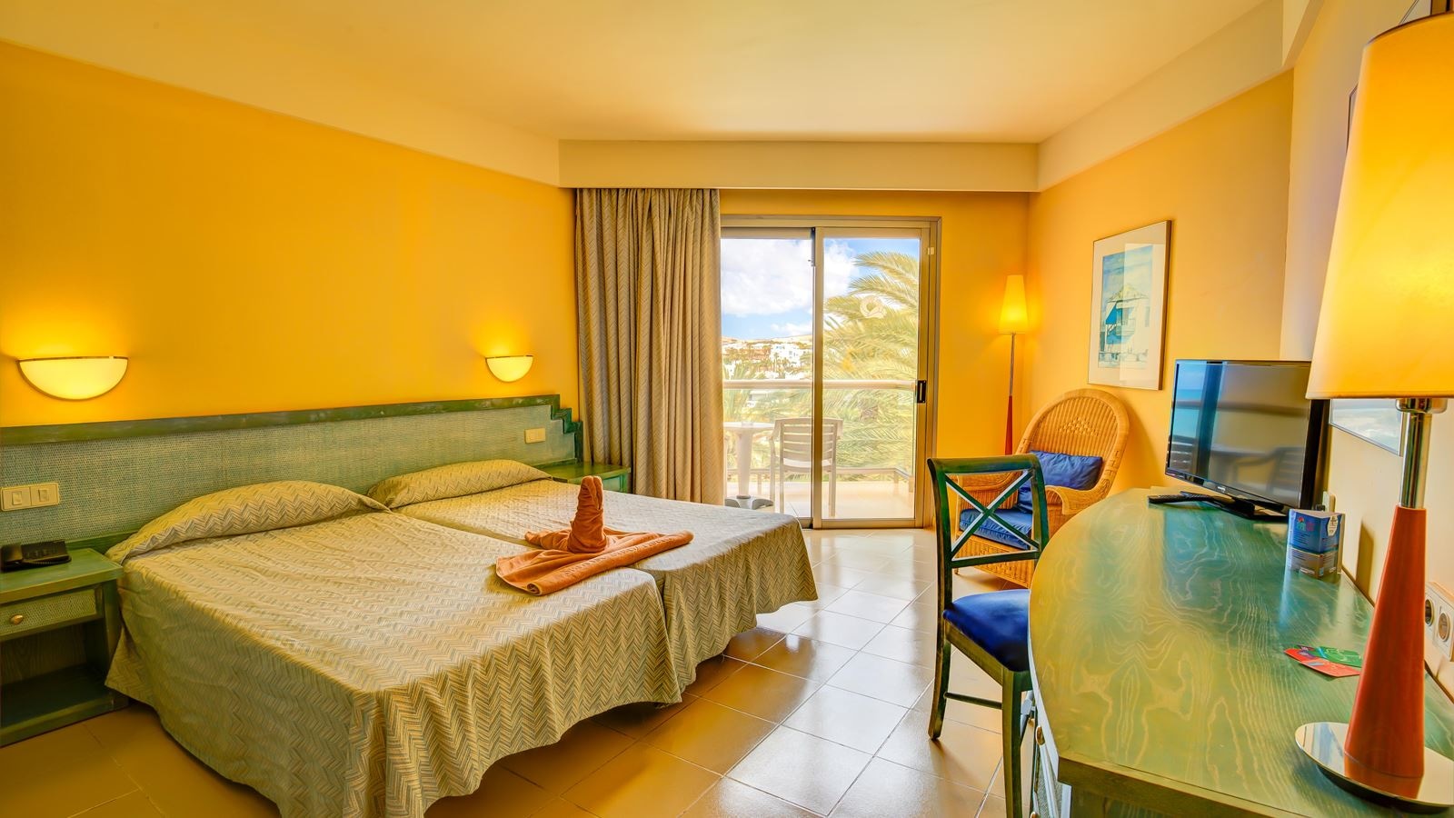 rooms-twin-standard-balcony-or-terrace