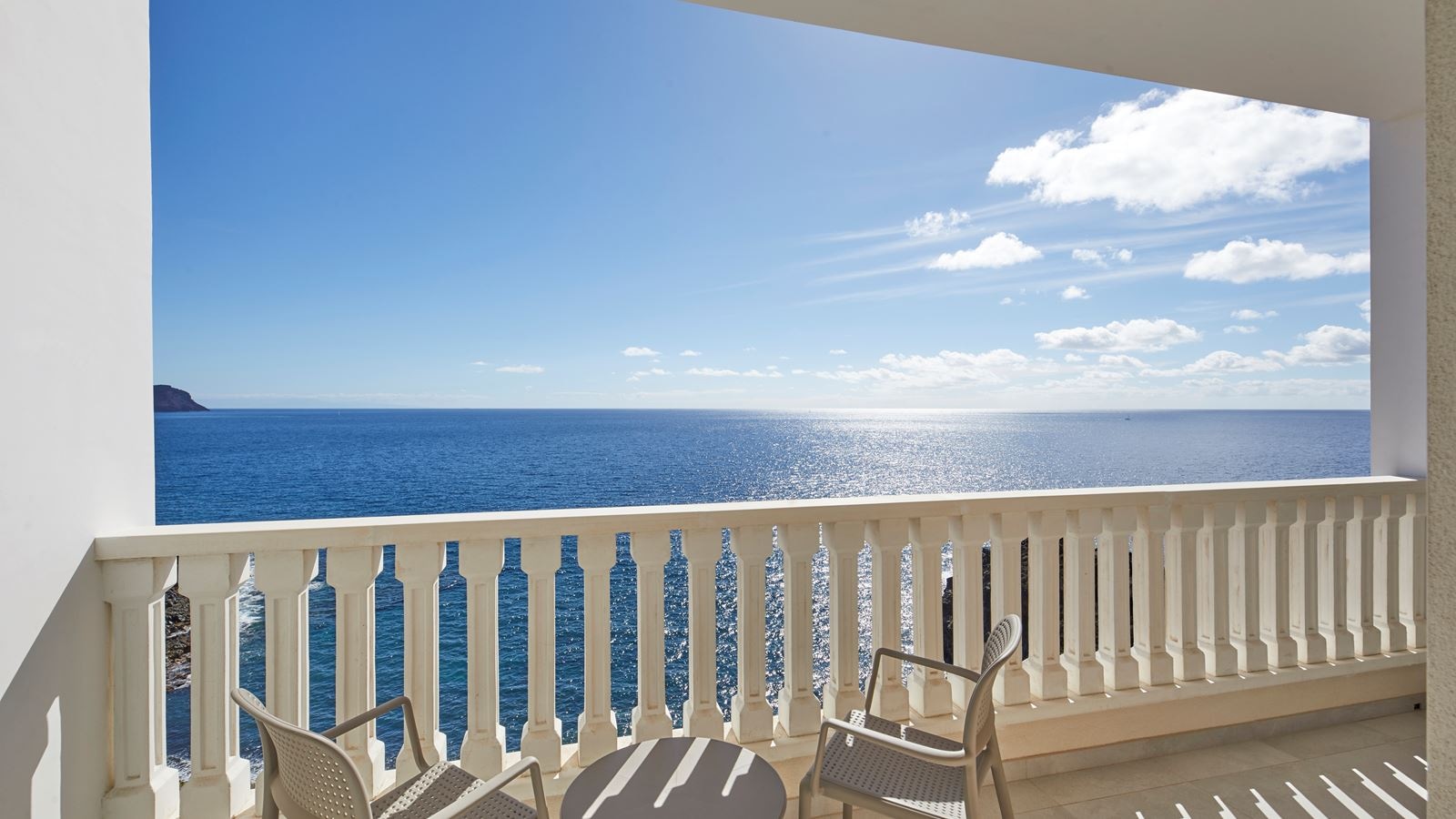 rooms-family-master-suite-sea-view-balcony-or-terrace