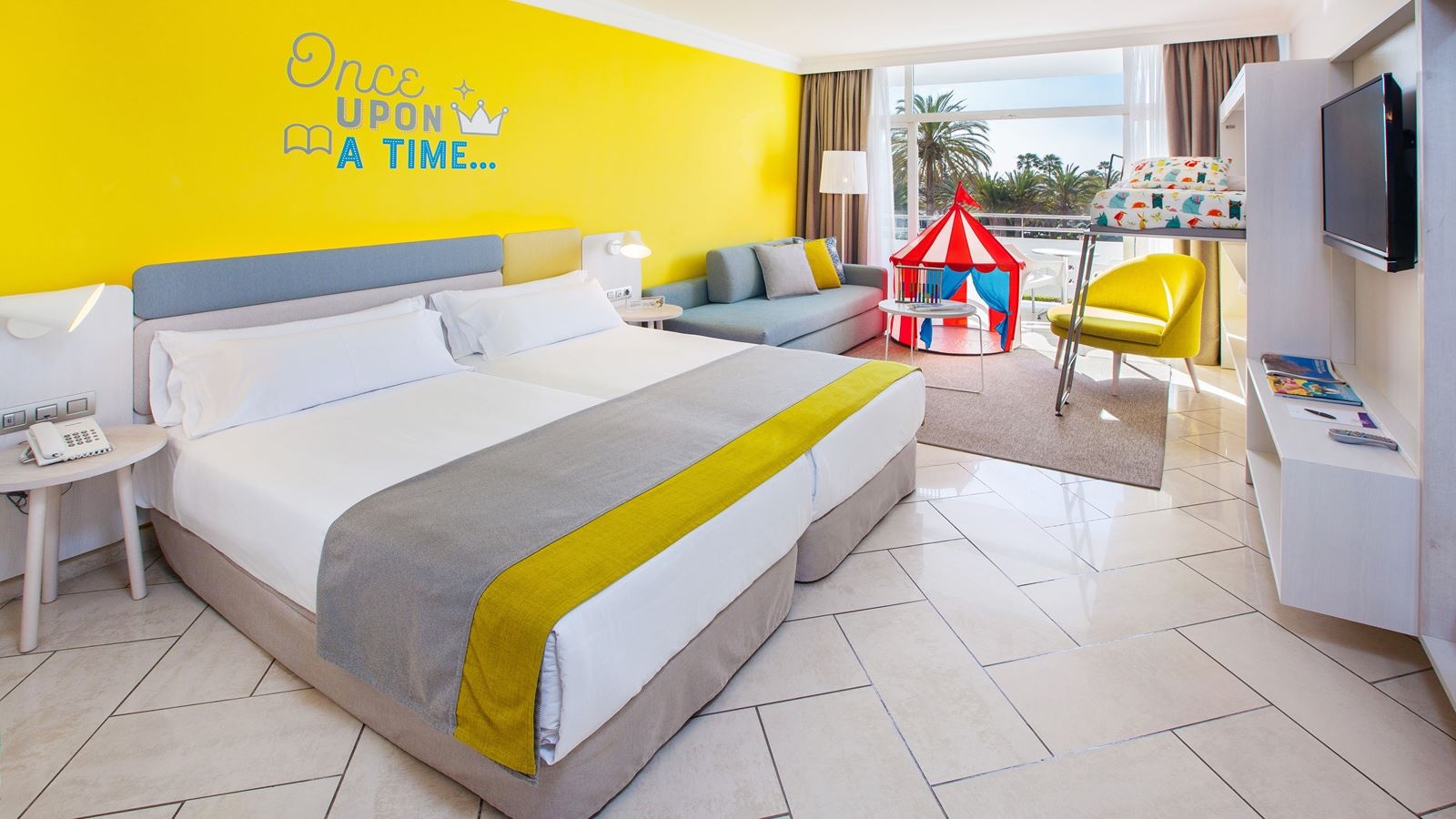 rooms-dfa-double-family-balcony