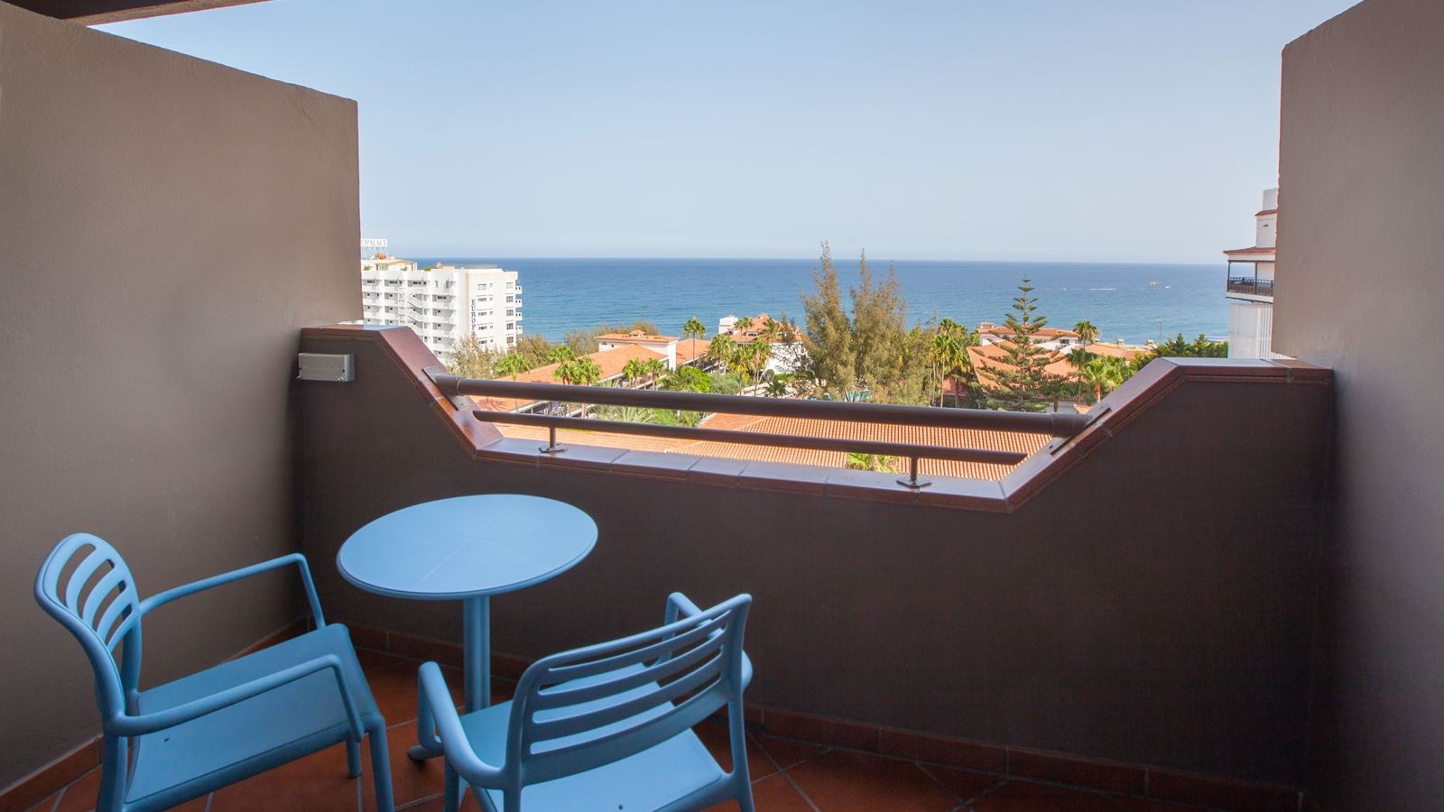 rooms-ddev-double-deluxe-room-partial-sea-view-balcony-adults-only
