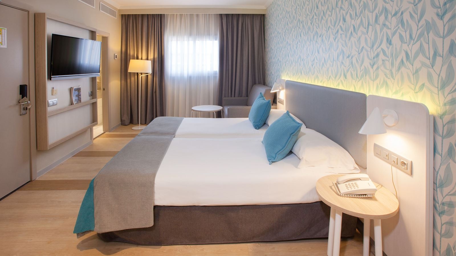 rooms-double-standard-economy