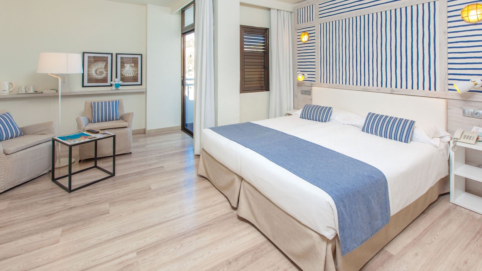 rooms-jus-junior-suite-with-balcony