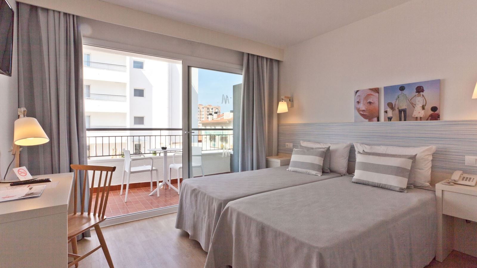 rooms-deluxe-room-balcony-or-terrace