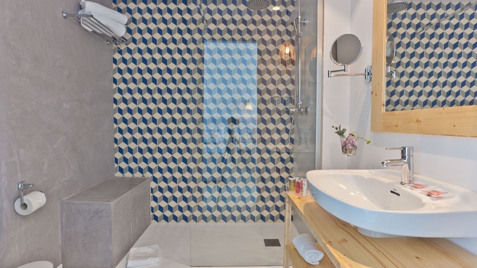 rooms-deluxe-room-balcony-or-terrace