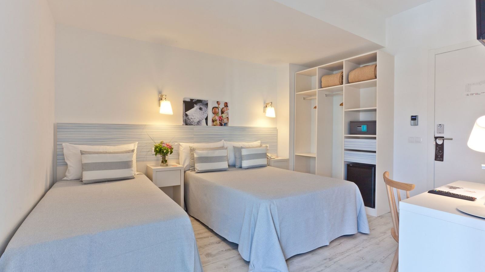 rooms-deluxe-family-room-balcony-or-terrace