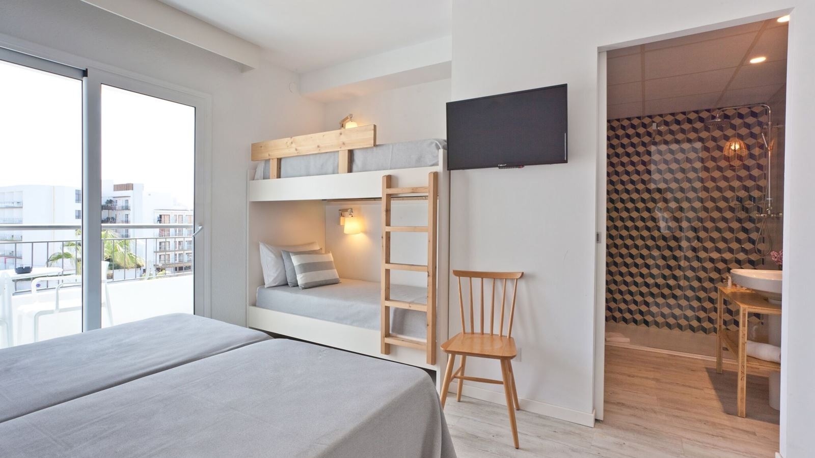 rooms-2-bedroom-suite-family-room-balcony-or-terrace