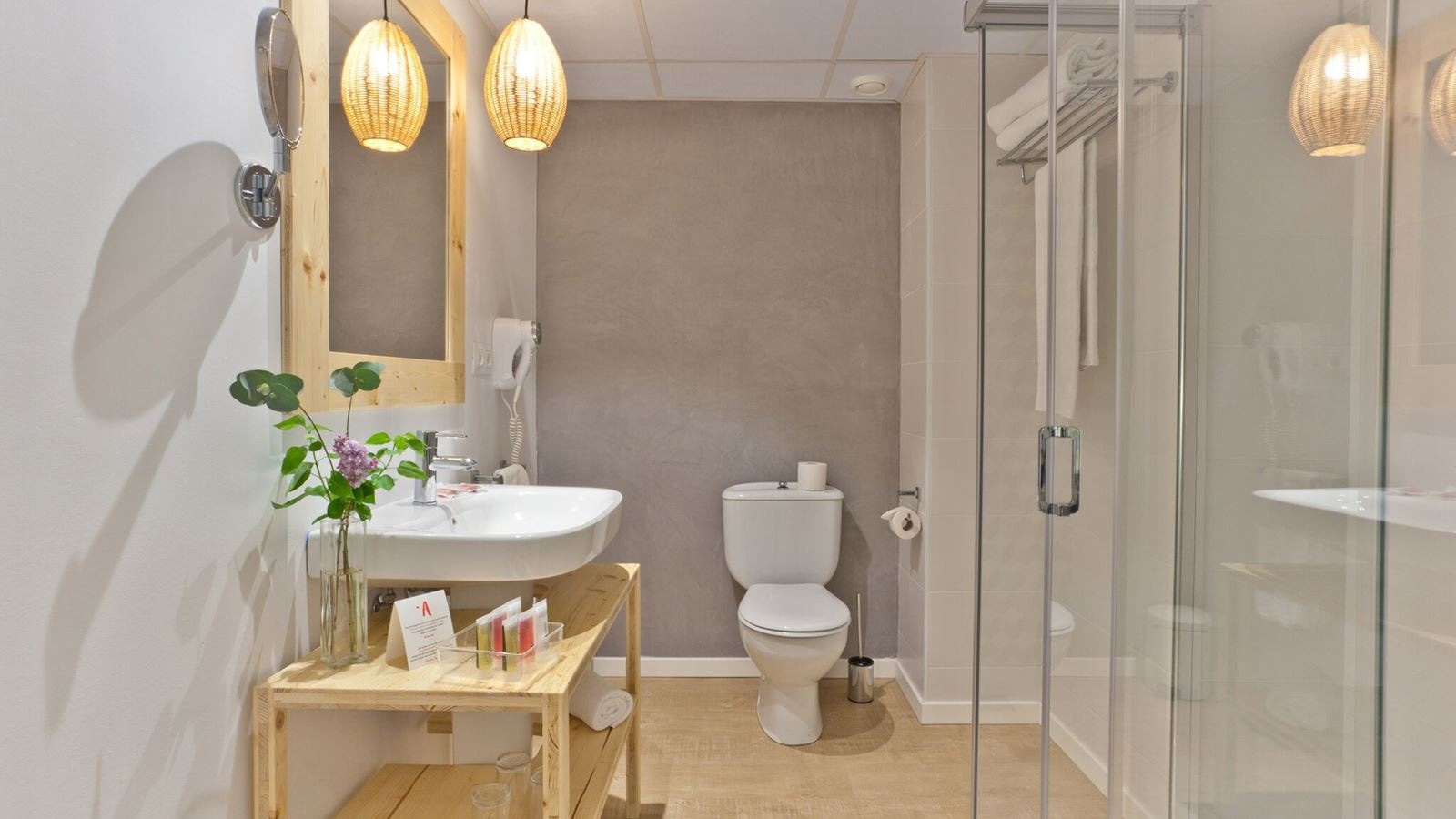 rooms-deluxe-room-balcony-or-terrace