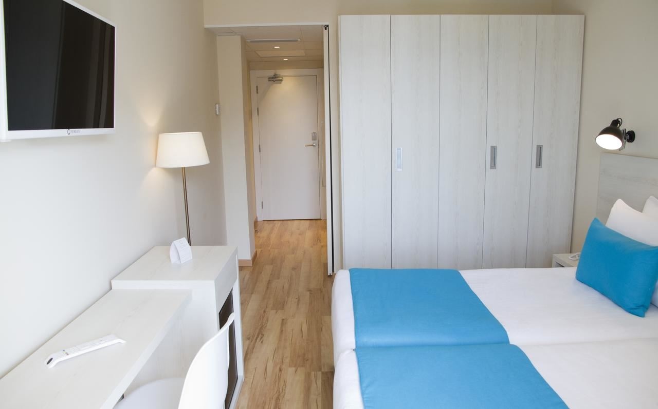 rooms-double-pool-view