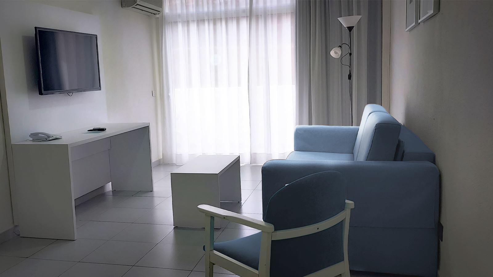 rooms-junior-suite-twin-with-pool-view-balconyj-or-terrace