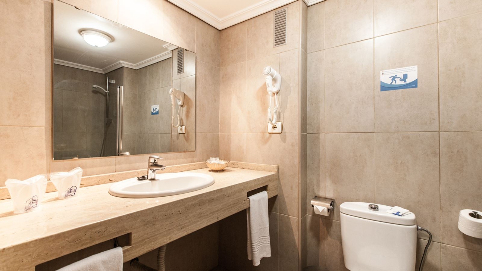 rooms-junior-suite-twin-with-pool-view-balconyj-or-terrace