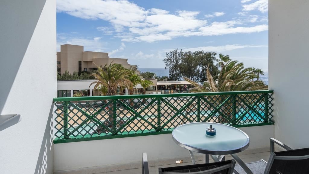 rooms-apartment-1-bedroom-balcony-or-terrace