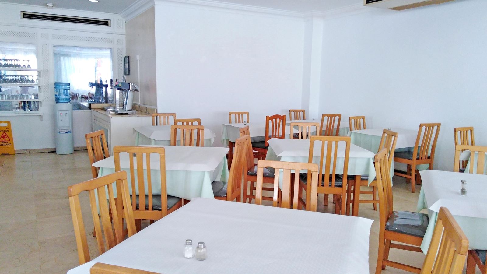 restaurants-restaurant