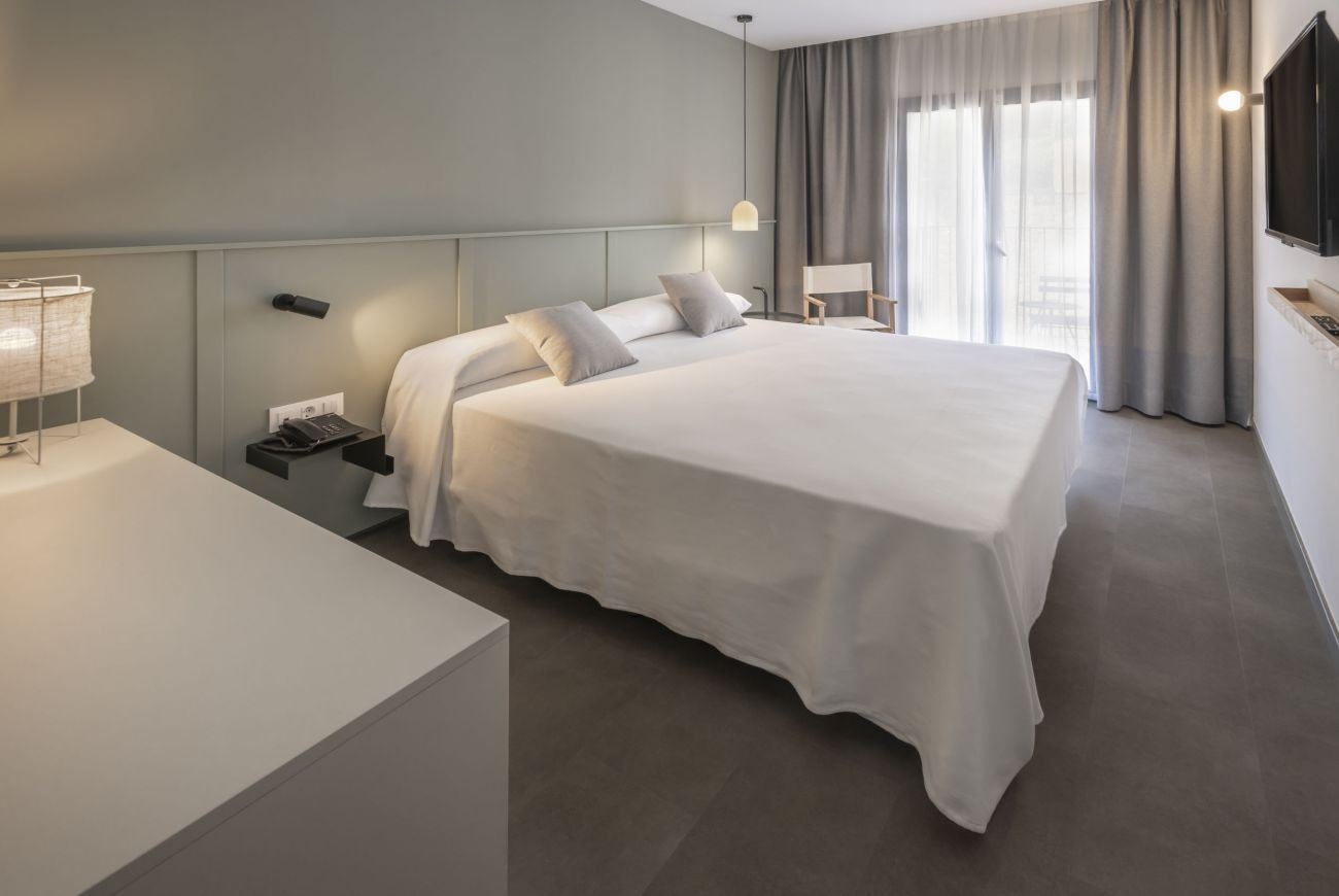 rooms-double-standard-street-view